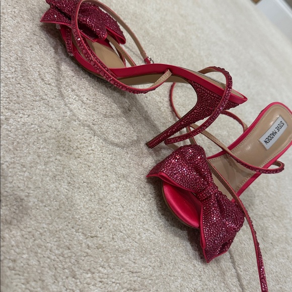 Steve Madden Fuchsia Bow Heels - Picture 2 of 3